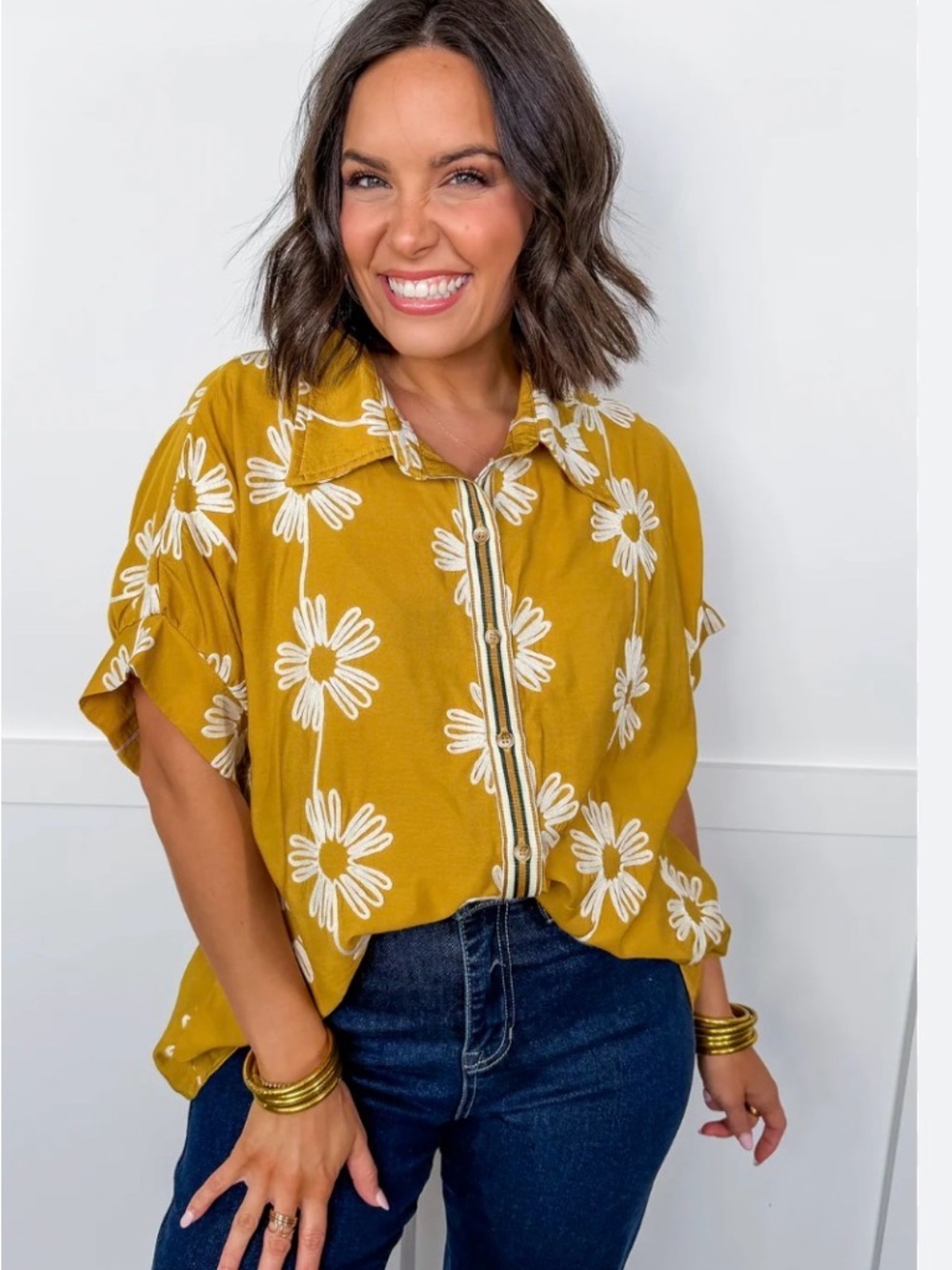 NWOT Like Love Mustard Daisy Print Button-Front Women's Top